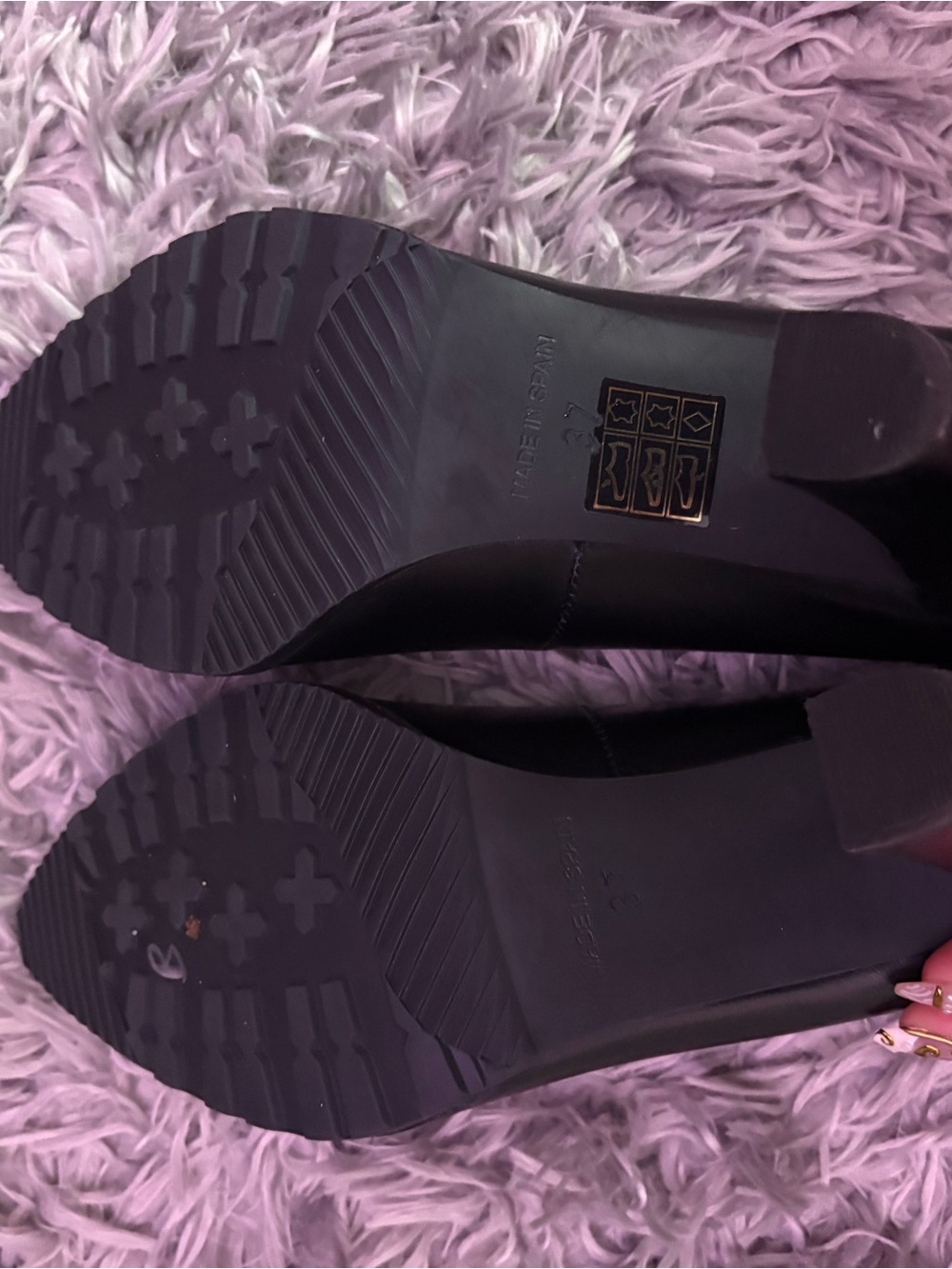 Andre Assous Black Pointed-Toe Leather Pumps - Picture 3 of 5